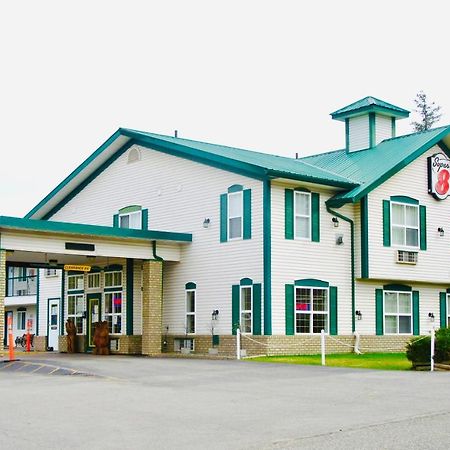 Super 8 By Wyndham 100 Mile House Hotel Екстериор снимка
